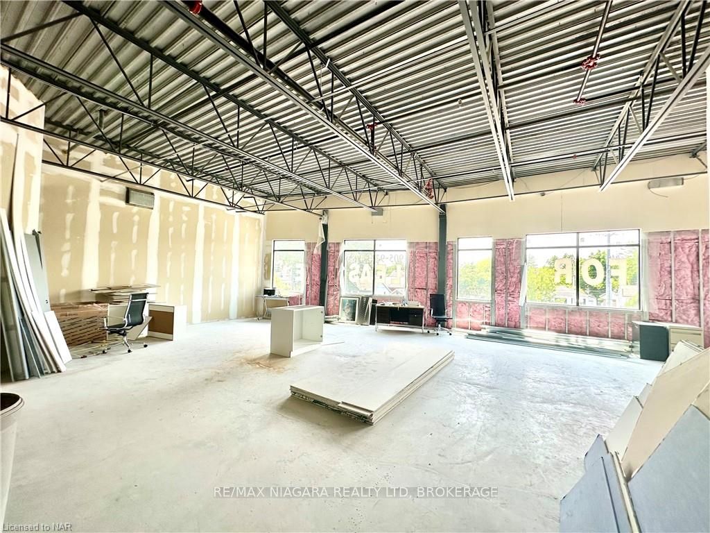 #206 - 359 Carlton Street Property Photo 3
