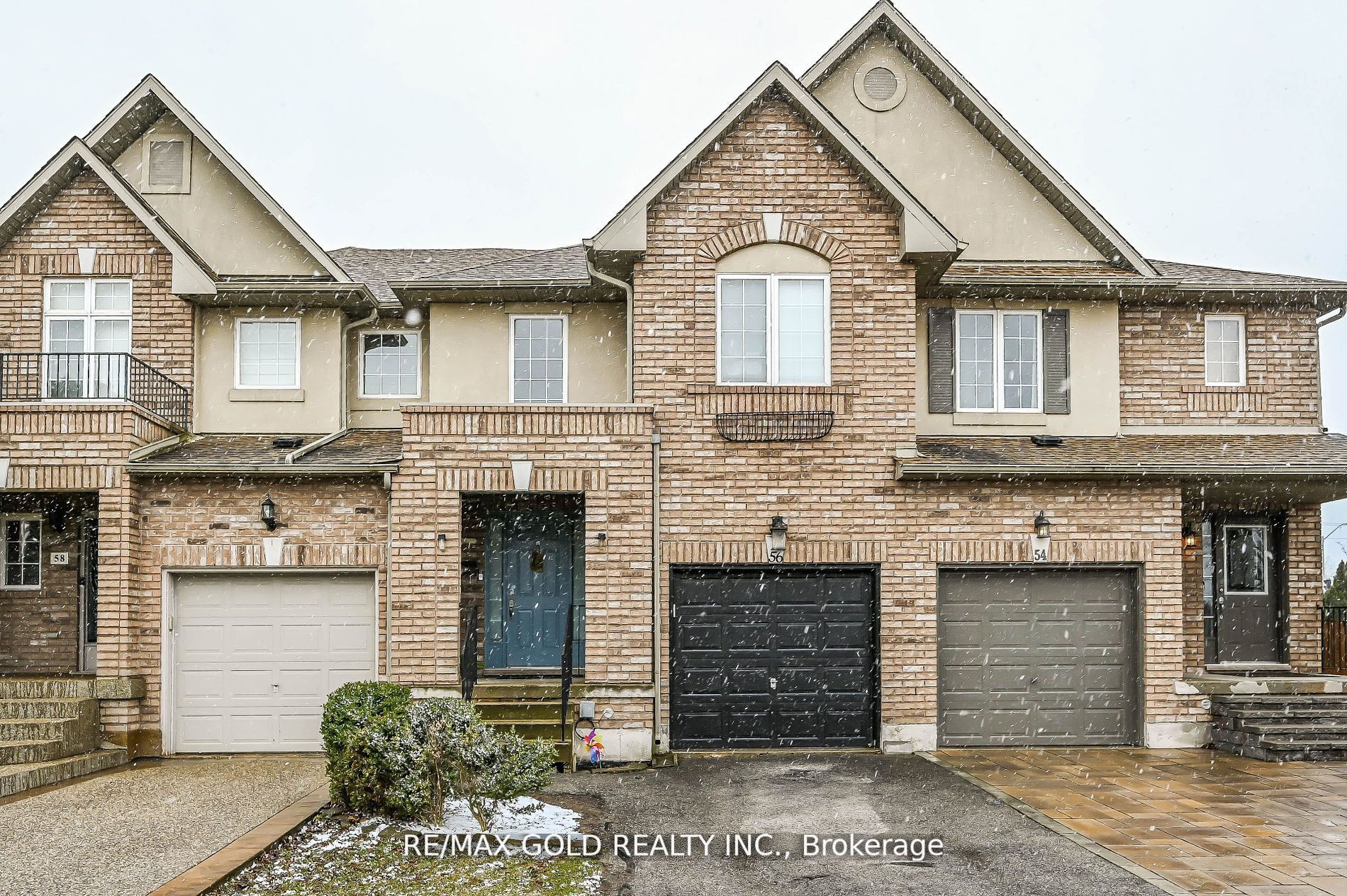 56 Meadow Wood Cres Property Photo