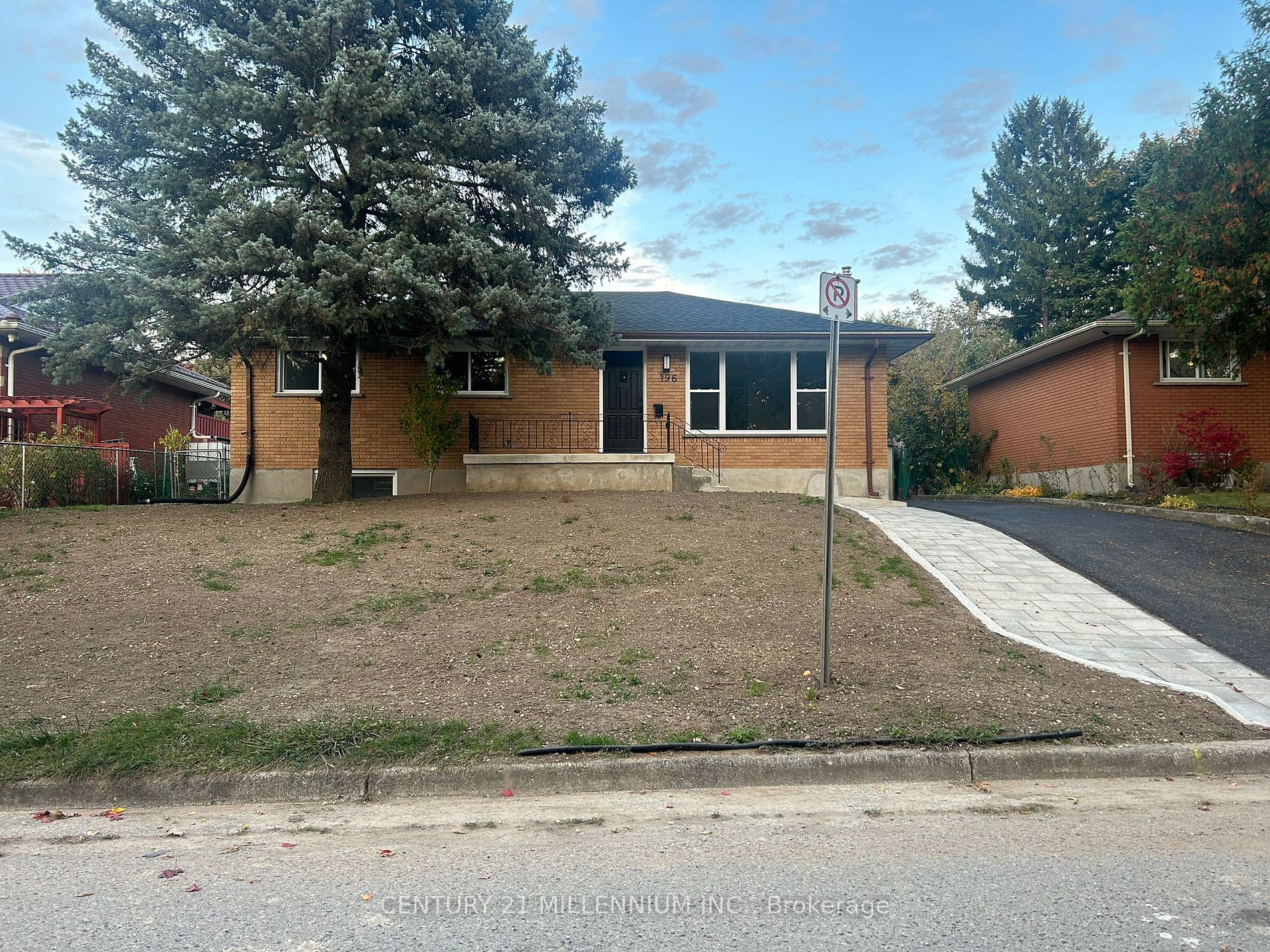 196 Gladstone Ave Property Photo