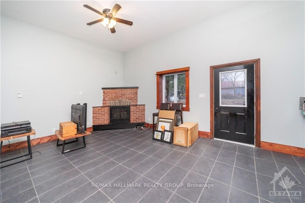 #2 - 54 Labrosse Street Property Photo 4
