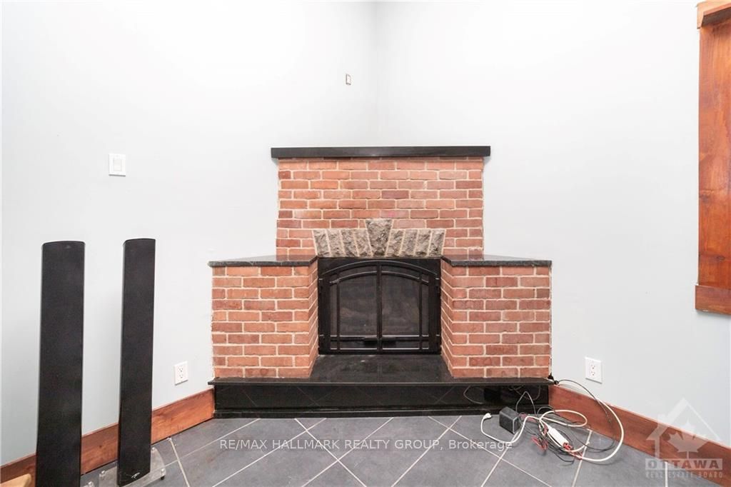 #2 - 54 Labrosse Street Property Photo 6