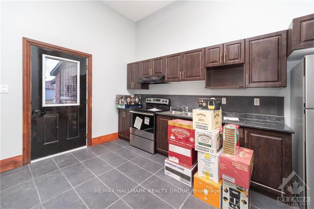 #2 - 54 Labrosse Street Property Photo 10