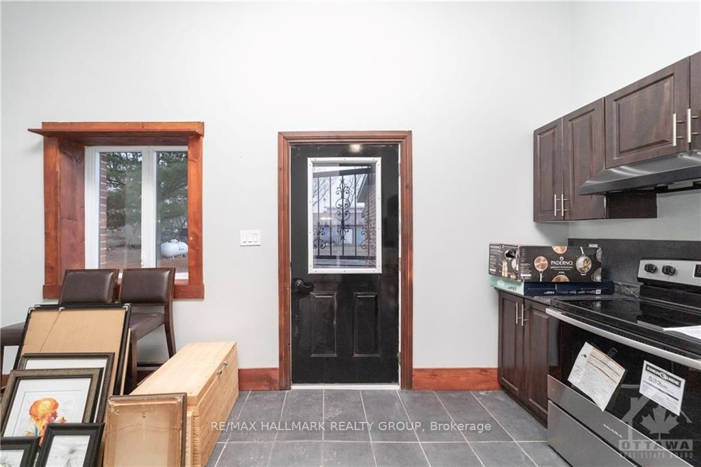 #2 - 54 Labrosse Street Property Photo 19