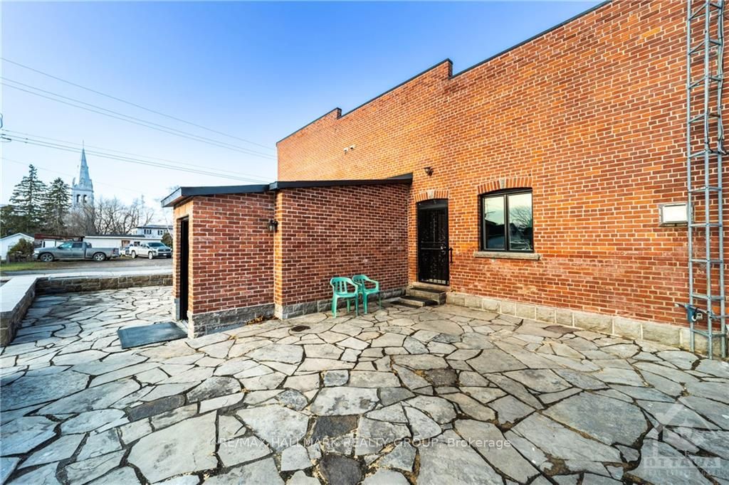 #2 - 54 Labrosse Street Property Photo 22