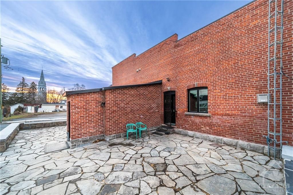 #2 - 54 Labrosse Street Property Photo 27