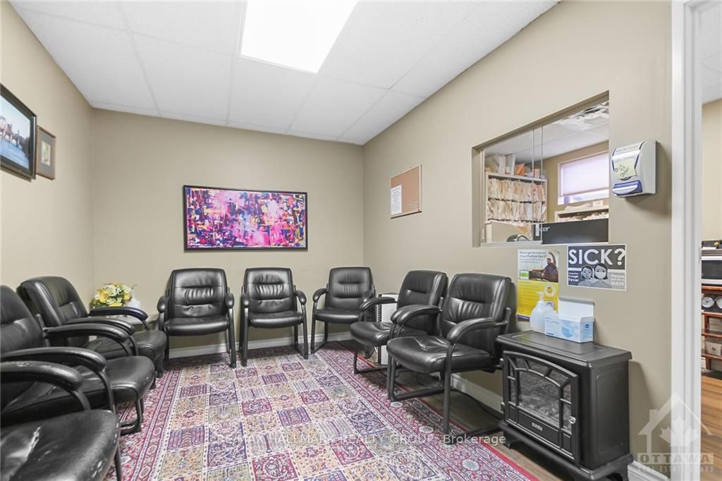 1637 Woodroffe Ave Property Photo 2