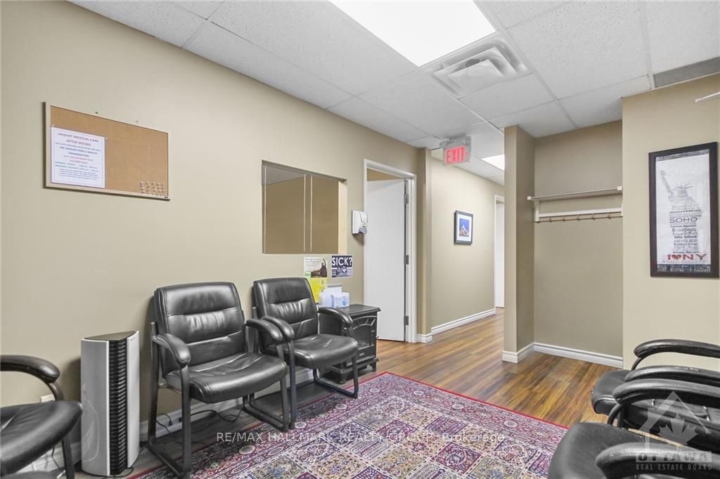 1637 Woodroffe Ave Property Photo 3