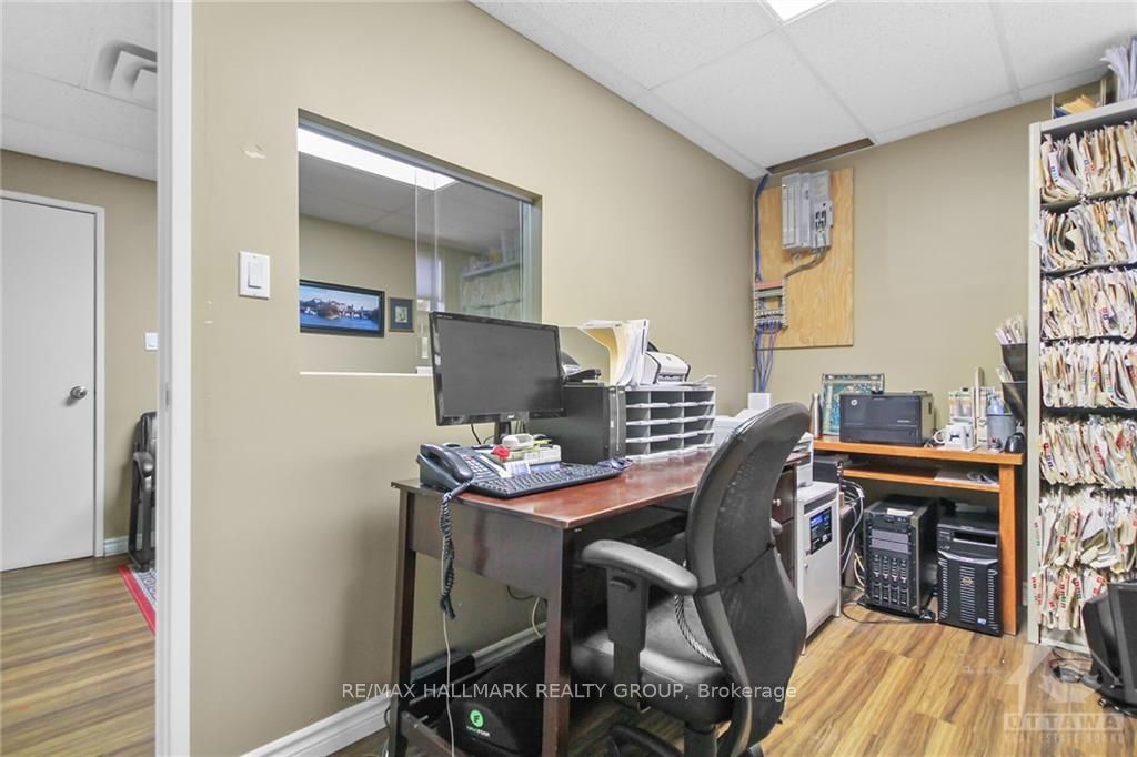 1637 Woodroffe Ave Property Photo 4