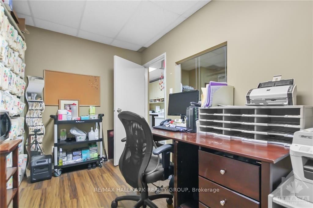 1637 Woodroffe Ave Property Photo 5