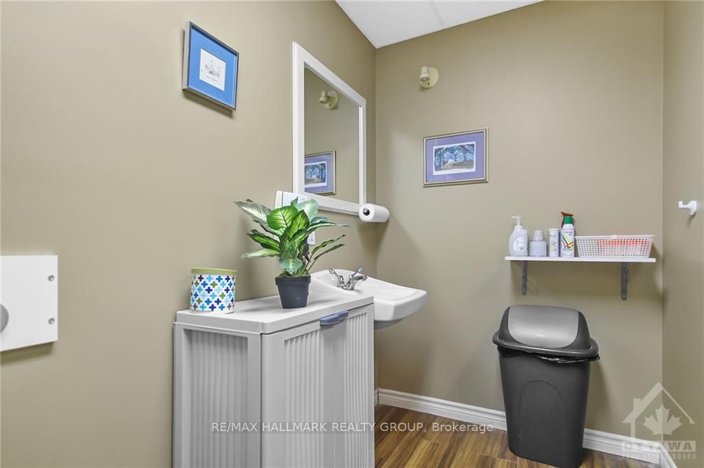 1637 Woodroffe Ave Property Photo 13