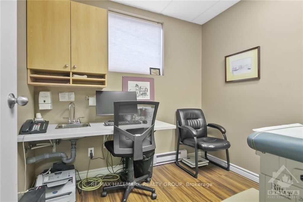 1637 Woodroffe Ave Property Photo 17