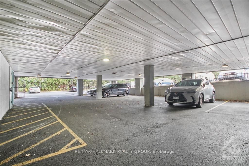 1637 Woodroffe Ave Property Photo 20