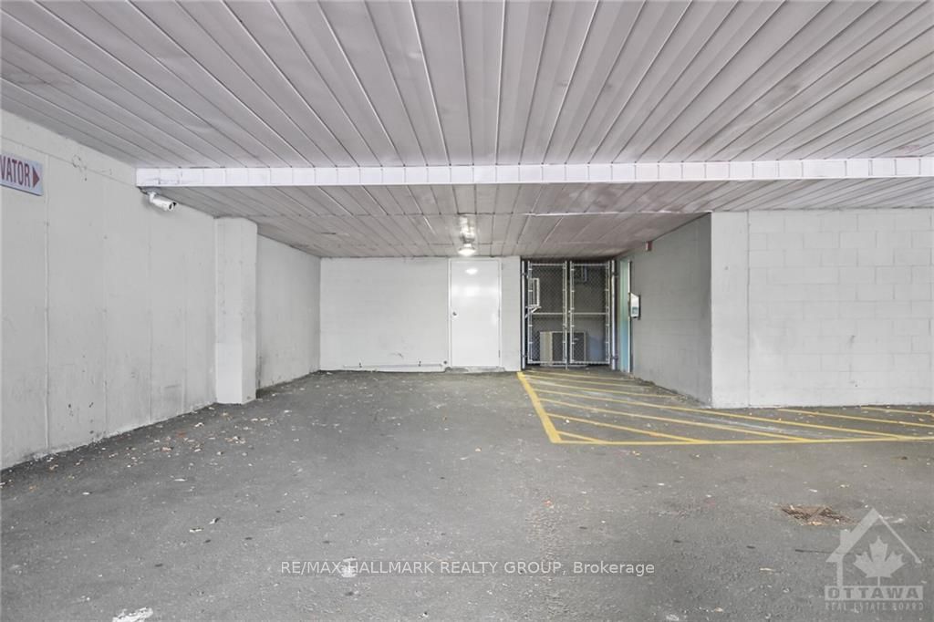 1637 Woodroffe Ave Property Photo 21