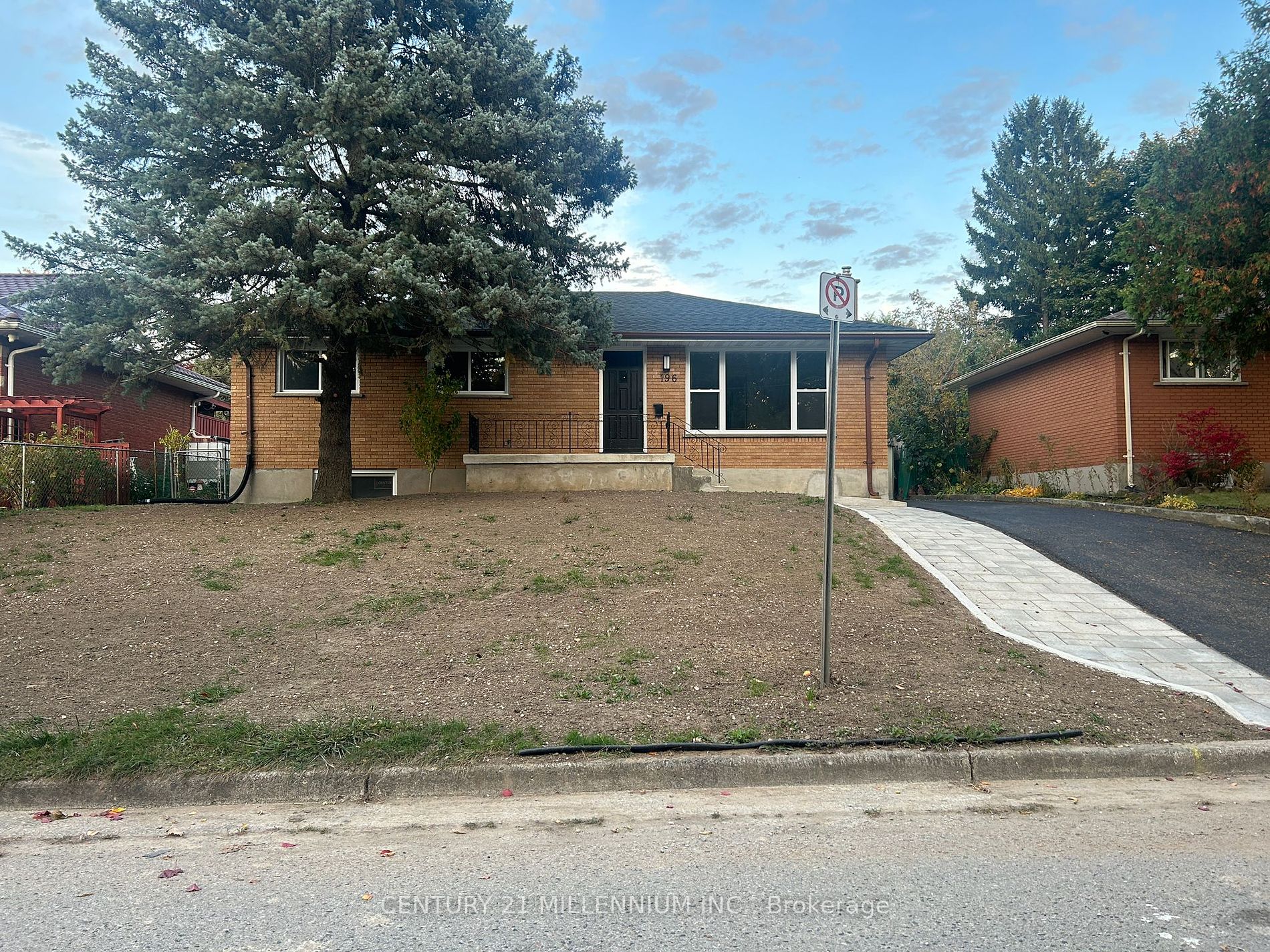 196 Gladstone Ave Property Photo