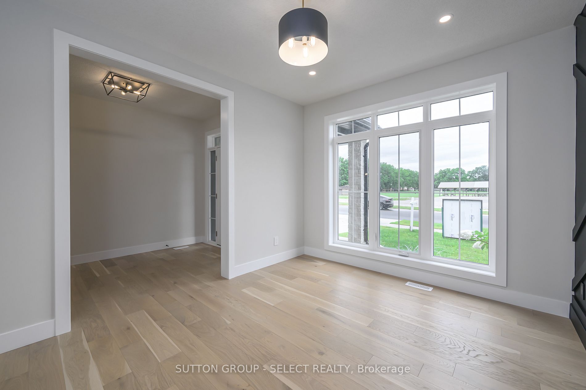 119 Optimist Park Dr Property Photo 6