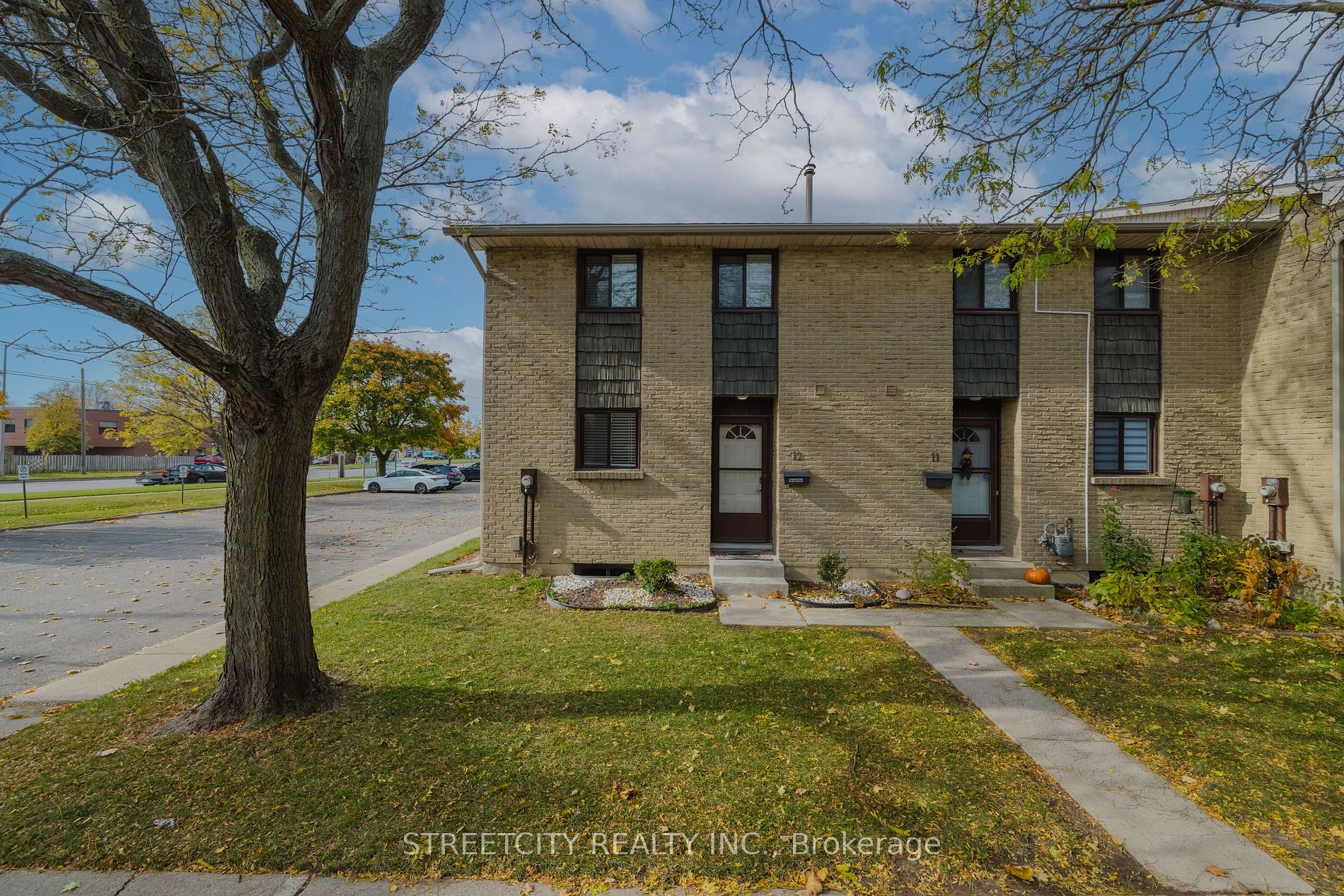 460 Southdale Rd E Property Photo