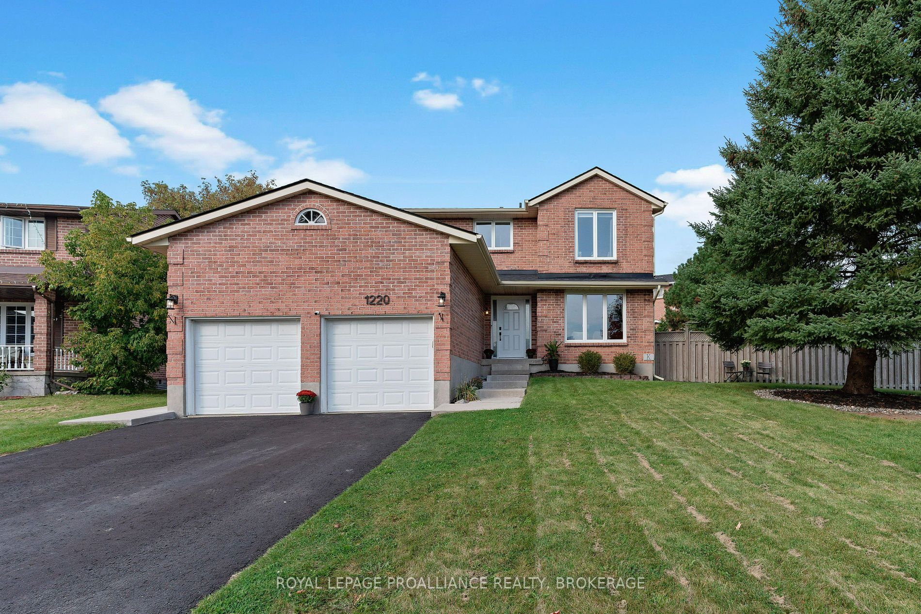 1220 Humberside Dr Property Photo