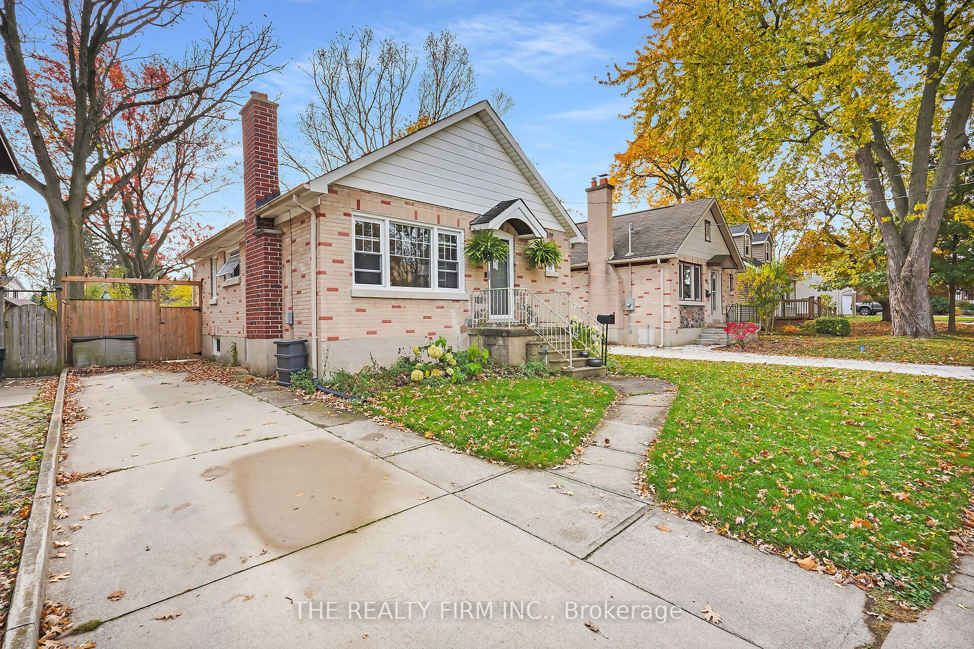 171 Garfield Ave Property Photo