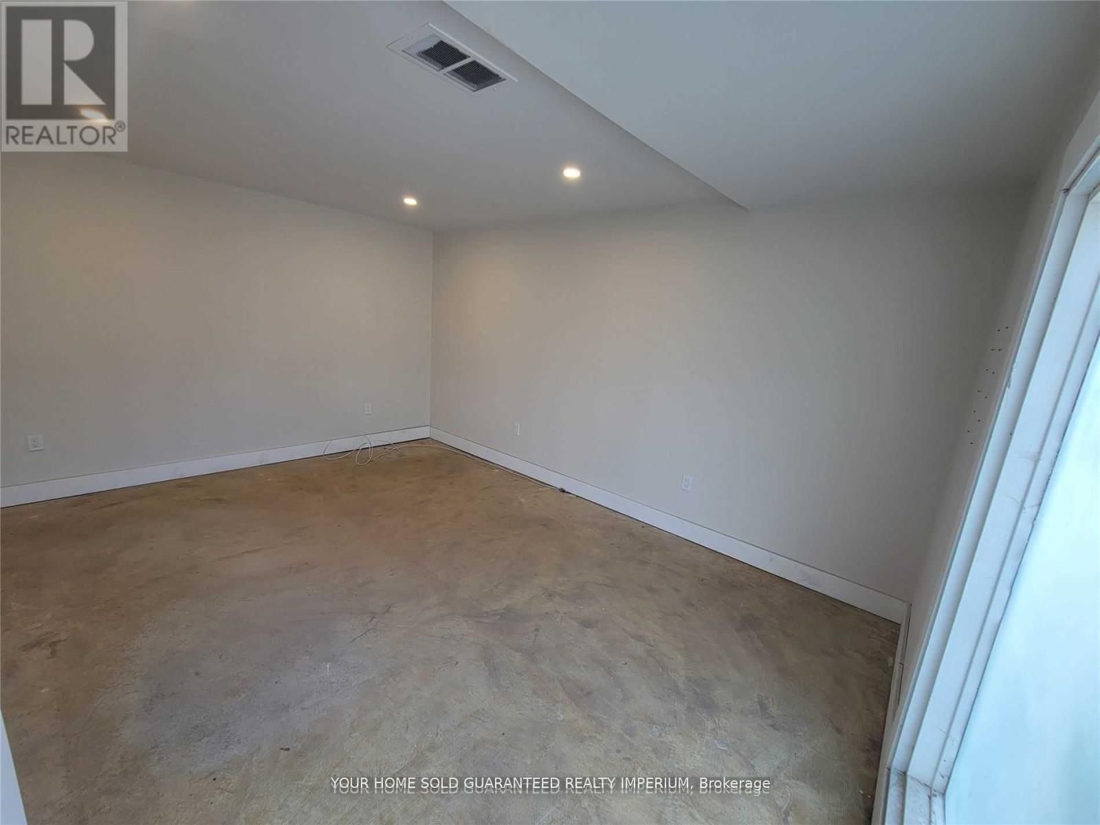 103 Queen St Property Photo 6