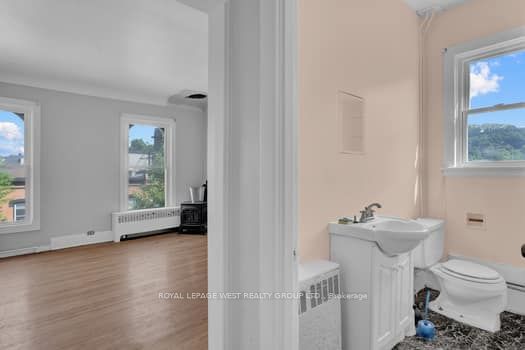 174 John St S Property Photo 2