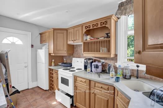 174 John St S Property Photo 3