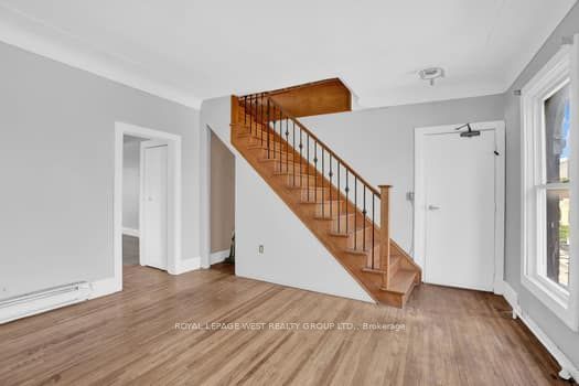 174 John St S Property Photo 4