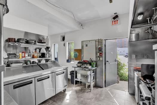 174 John St S Property Photo 14