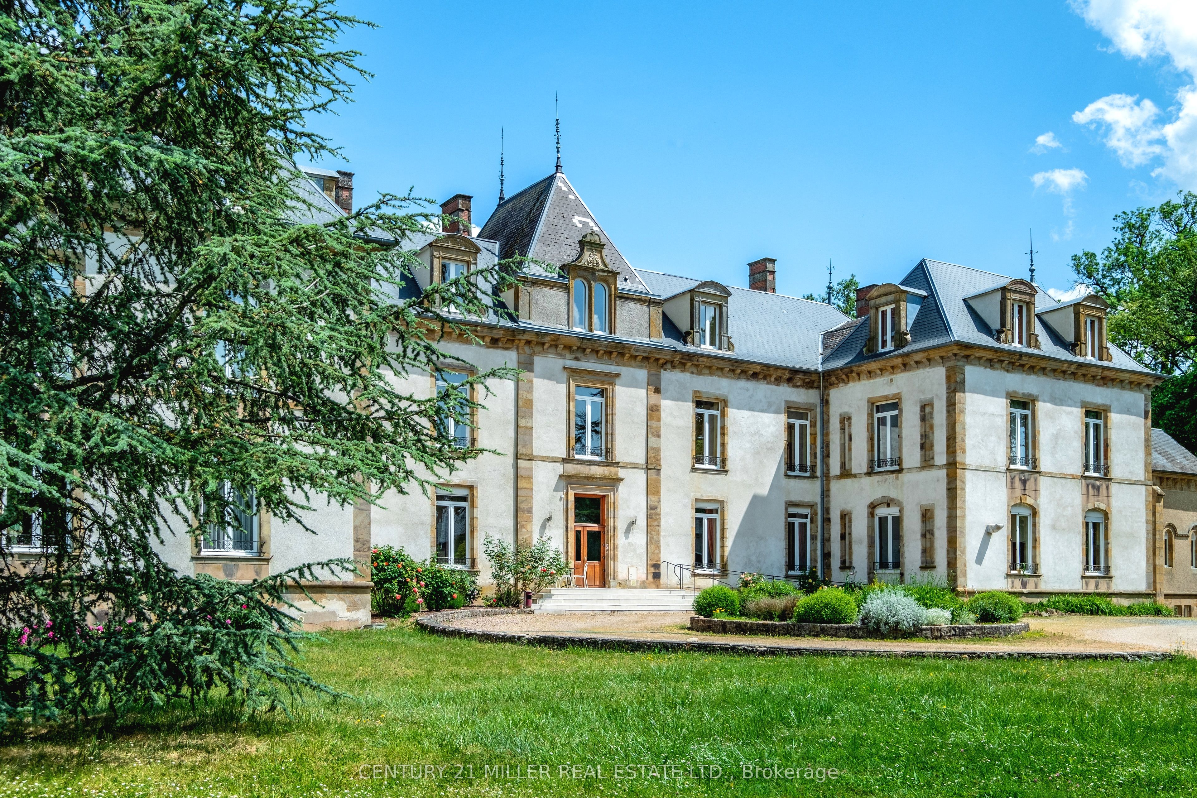58720 Chateau Du Chene Property Photo 4