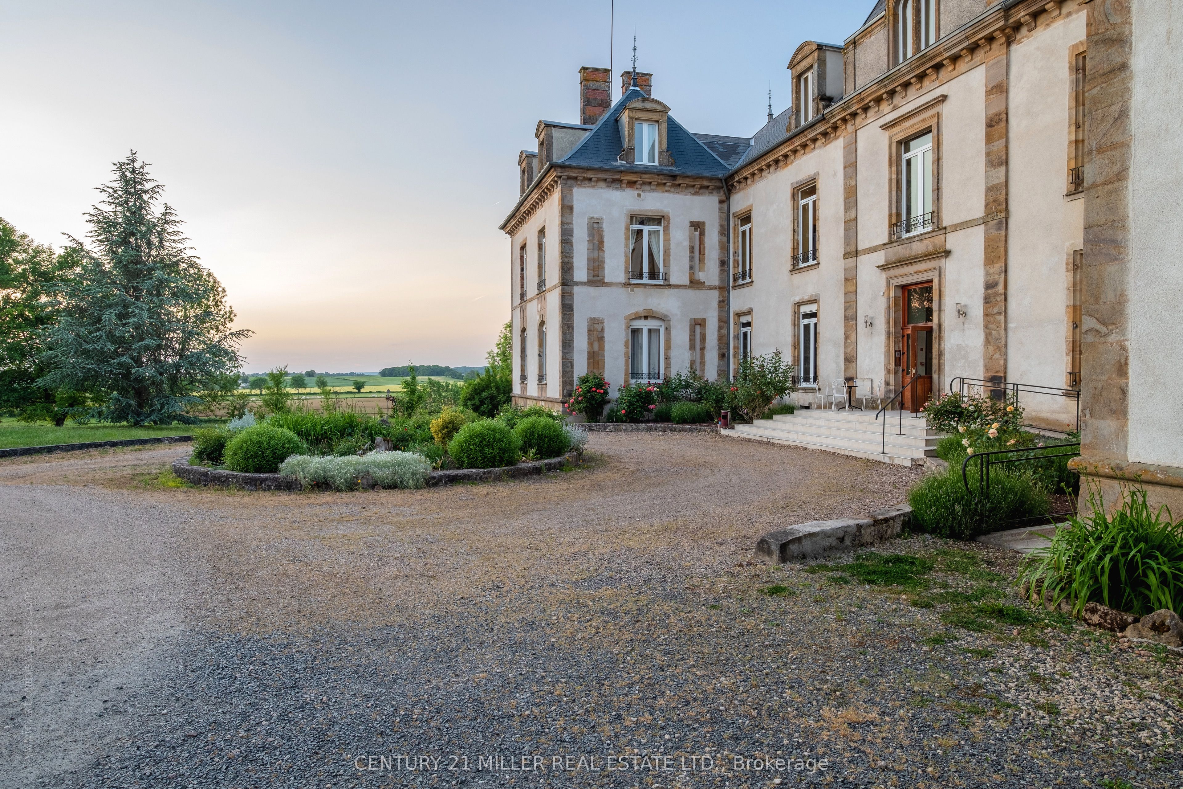 58720 Chateau Du Chene Property Photo 29