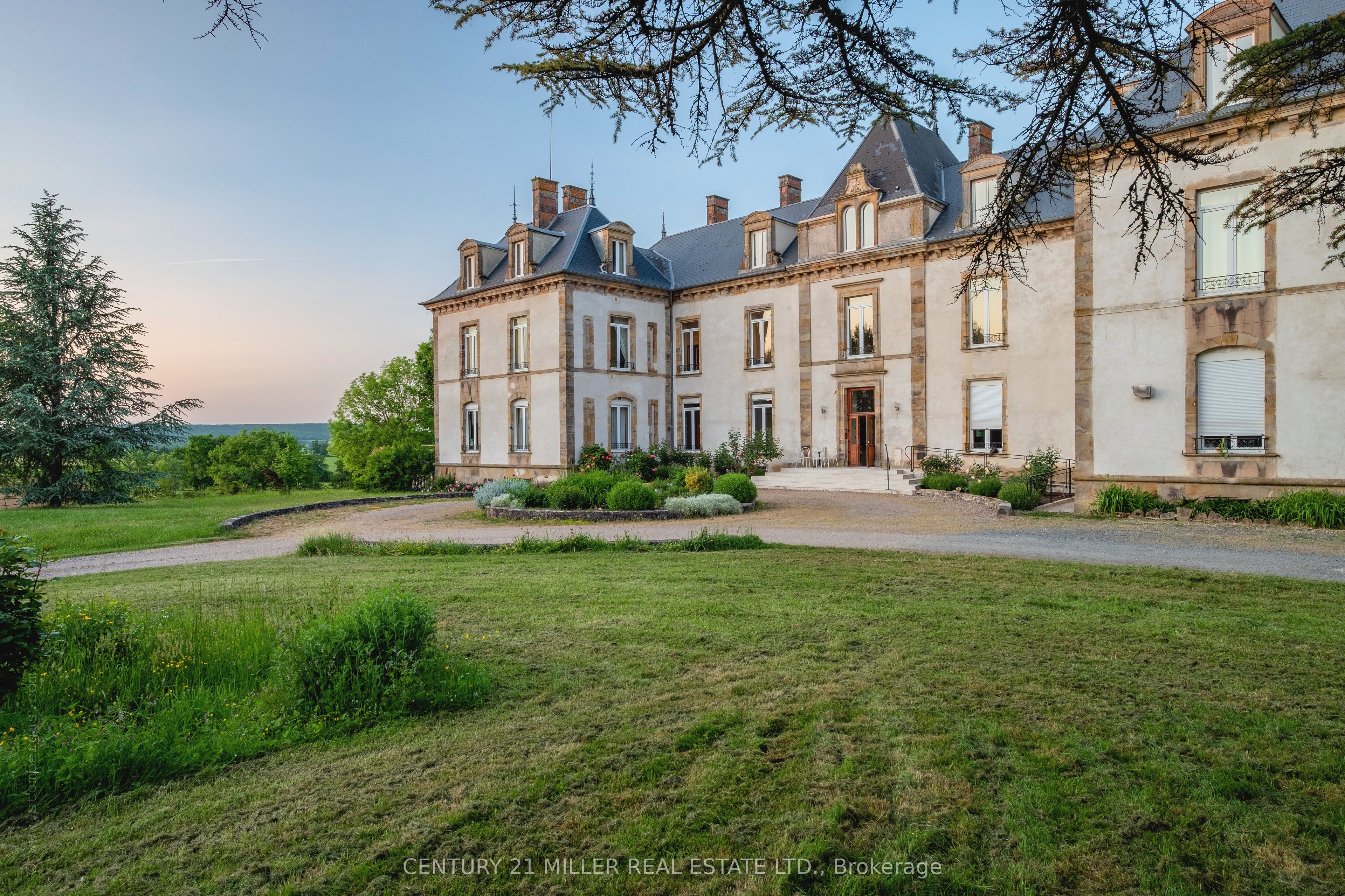 58720 Chateau Du Chene Property Photo 32