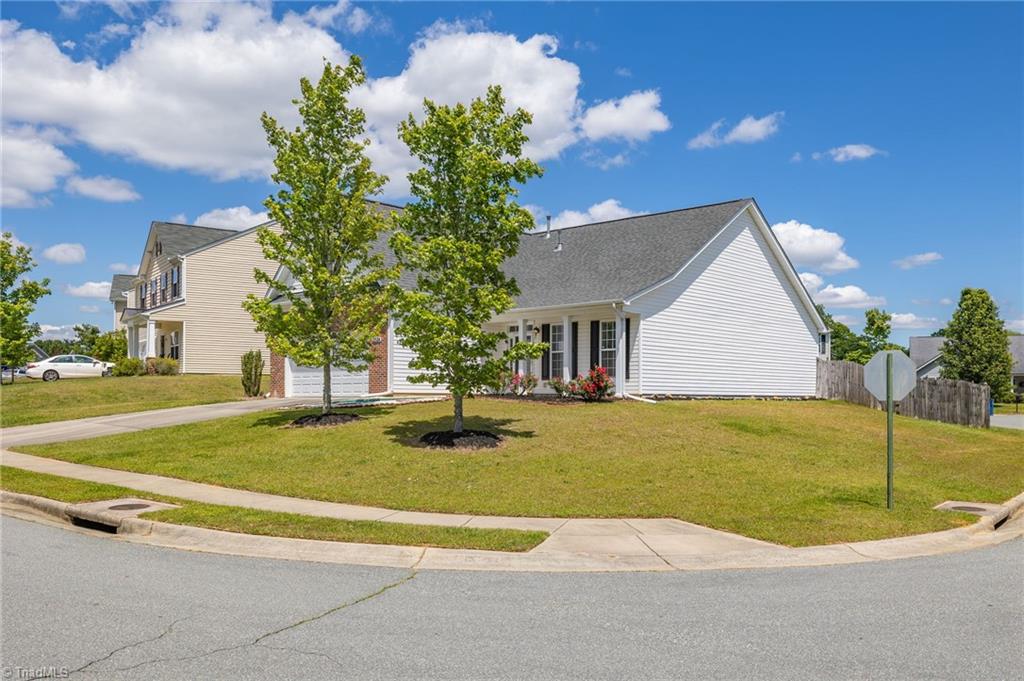 2524 Covington Loop Property Photo 2