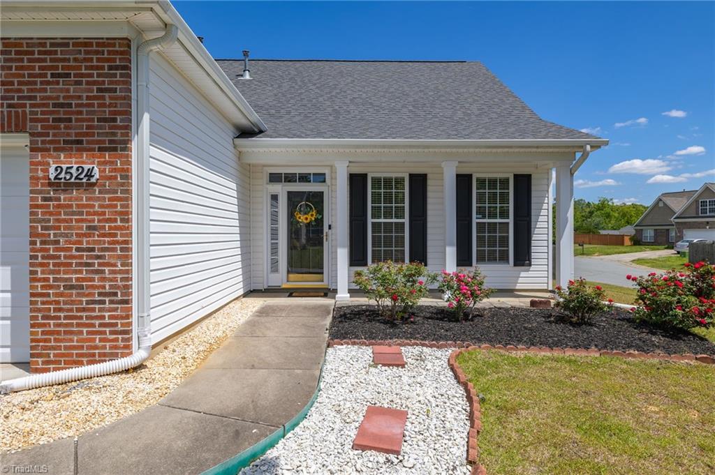2524 Covington Loop Property Photo 4