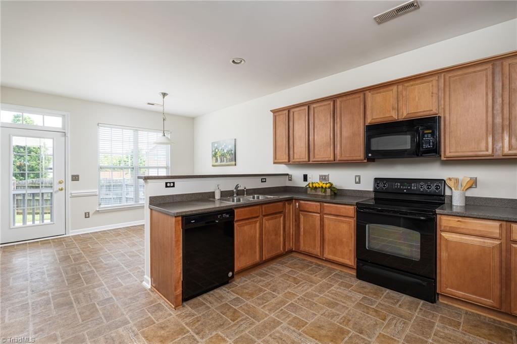 2524 Covington Loop Property Photo 8