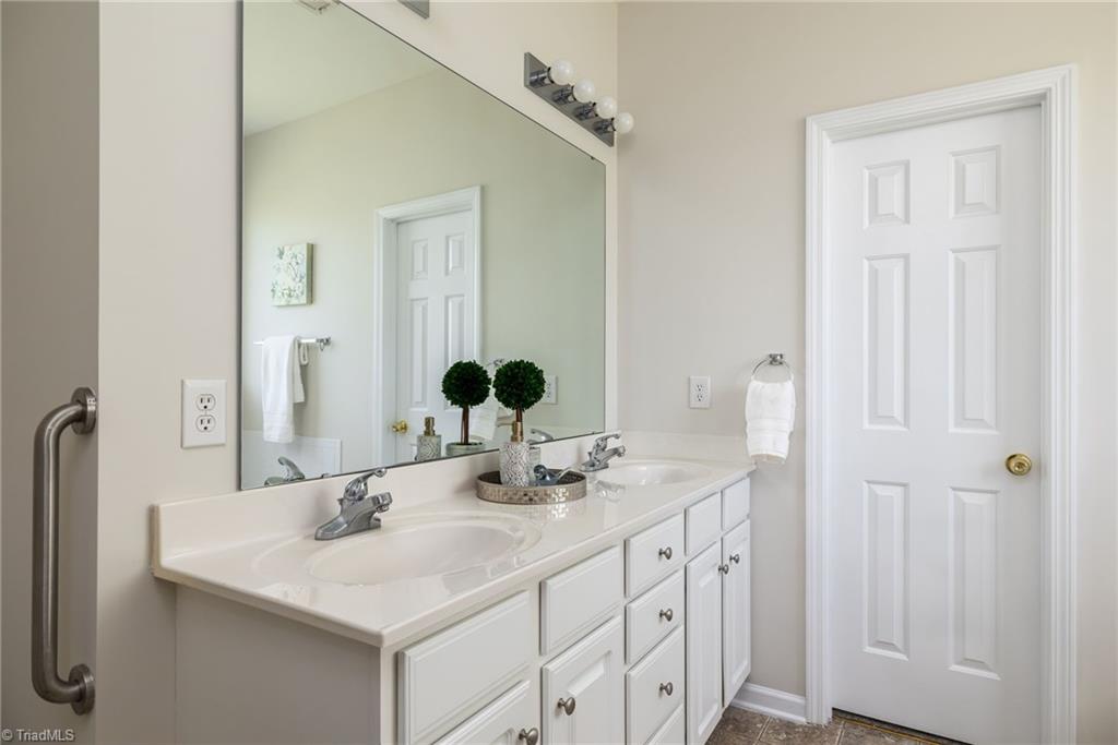 2524 Covington Loop Property Photo 15