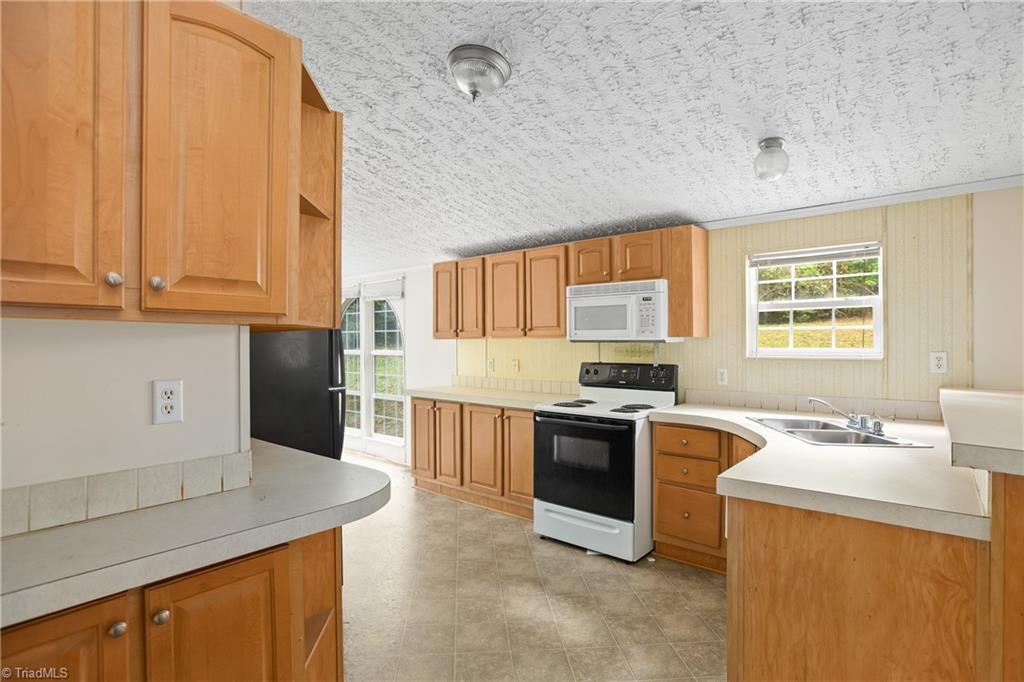 5164 Yukon Road Property Photo 5