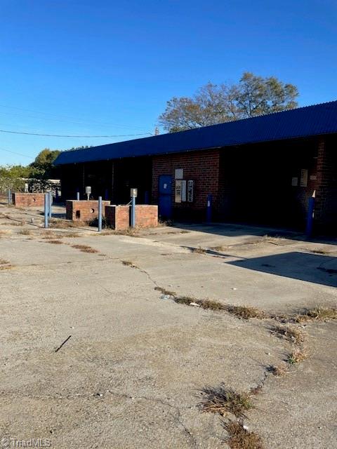 2012 E Market Street Property Photo 2