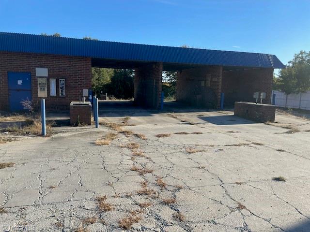 2012 E Market Street Property Photo 3