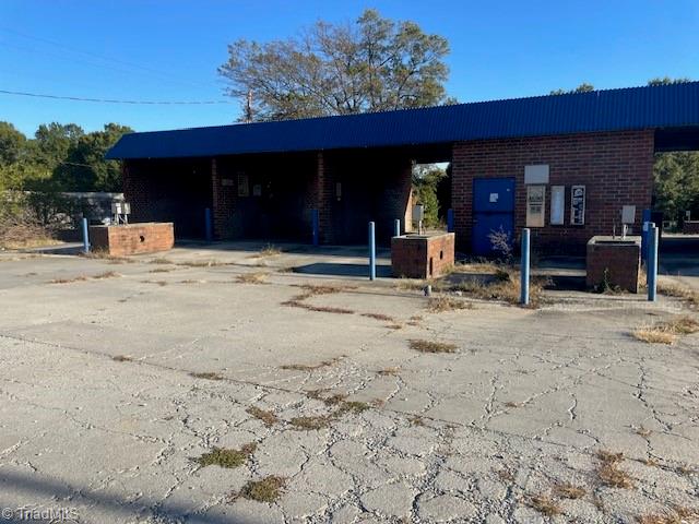 2012 E Market Street Property Photo 4