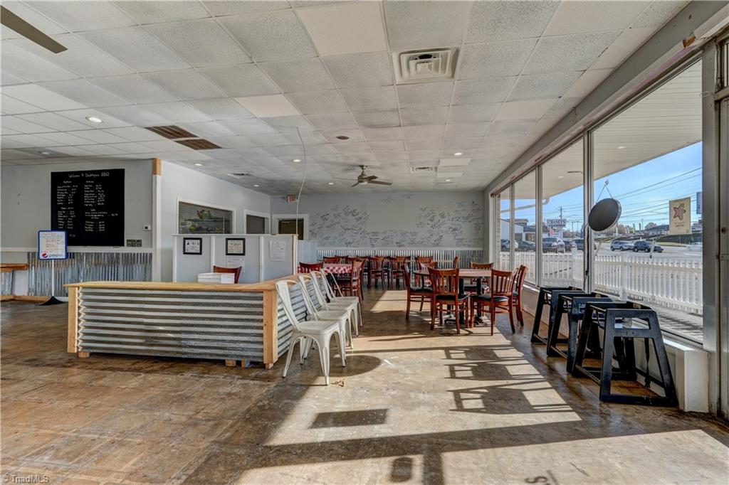 247 W Kings Highway Property Photo 11