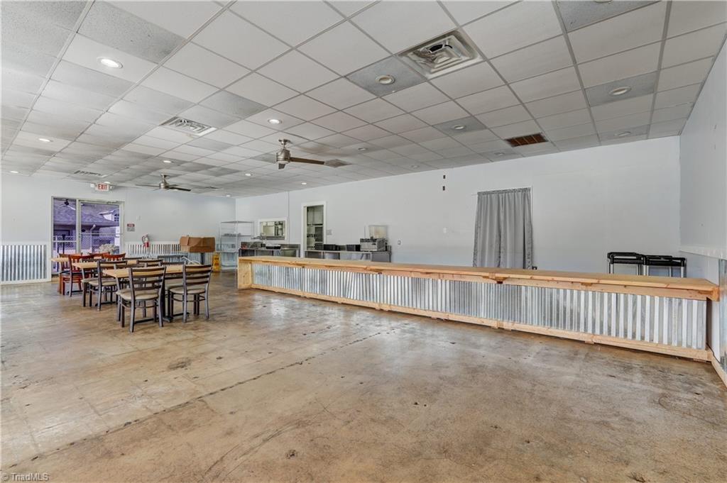 247 W Kings Highway Property Photo 15