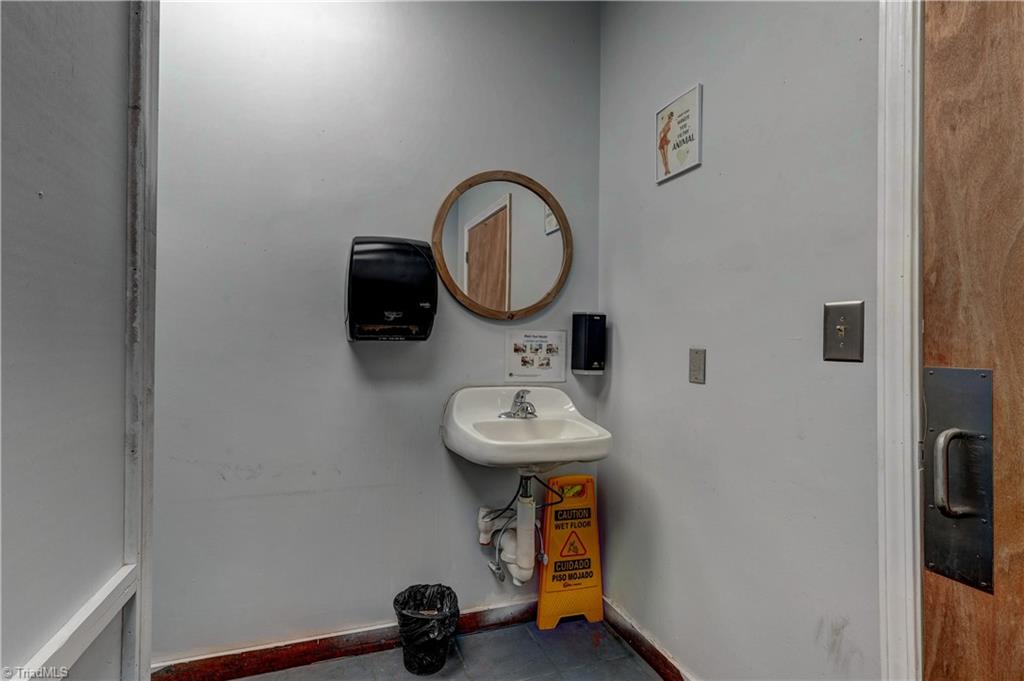 247 W Kings Highway Property Photo 31