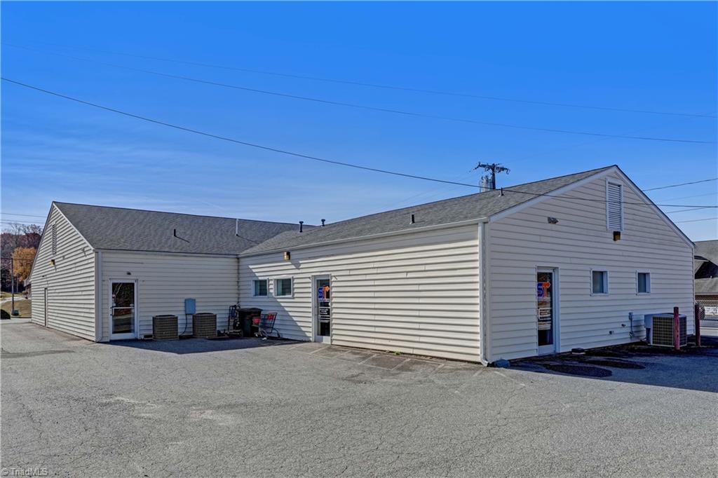 247 W Kings Highway Property Photo 33