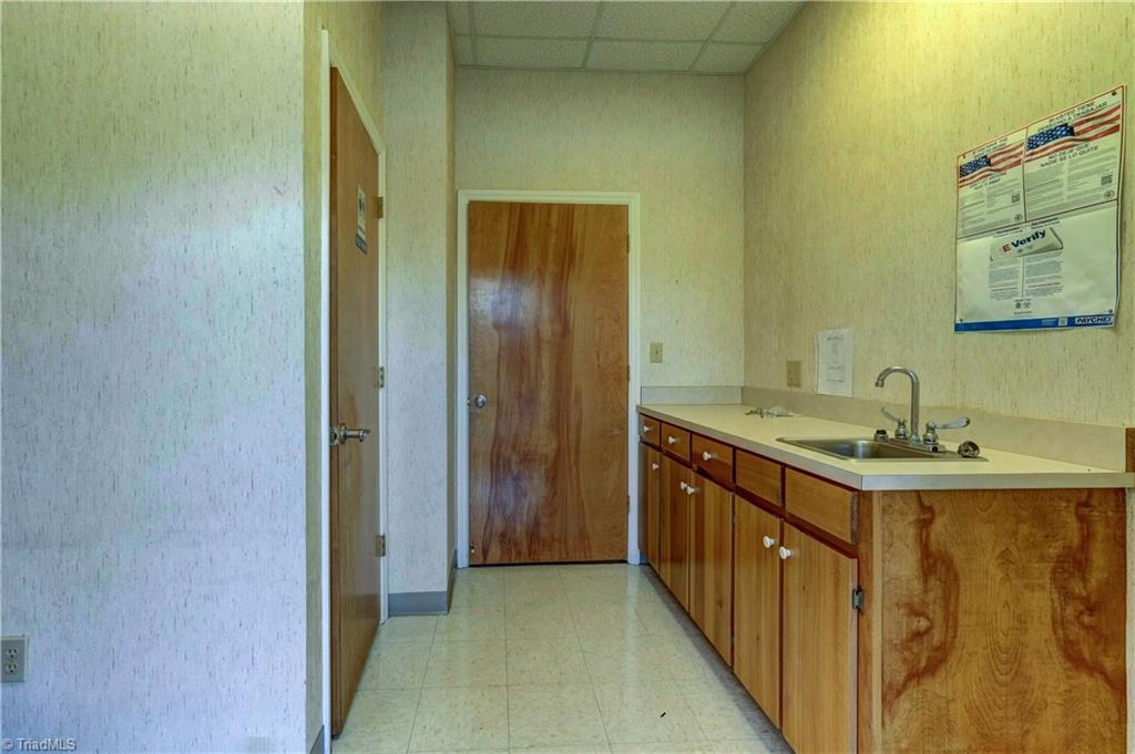 247 W Kings Highway Property Photo 40