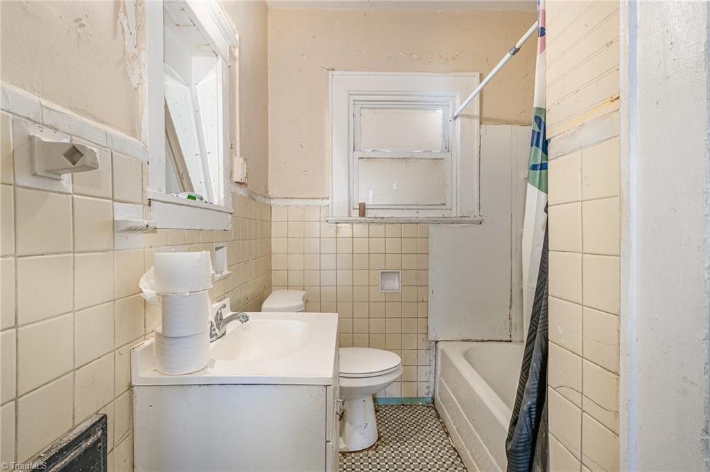 1012 S Main Street Property Photo 14