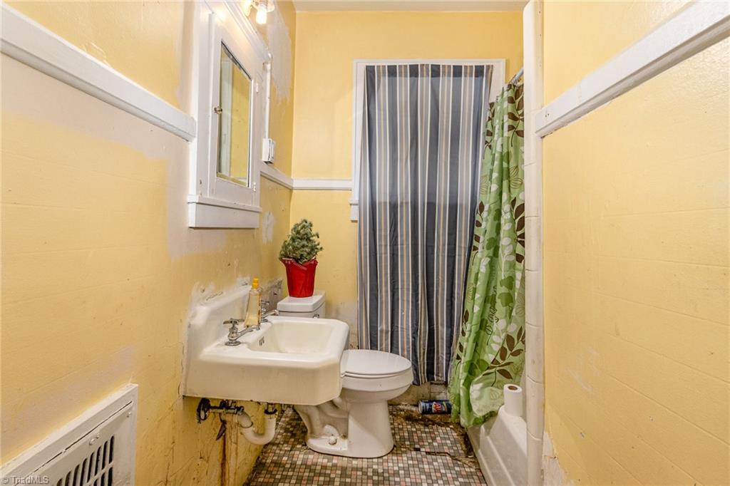 1012 S Main Street Property Photo 20