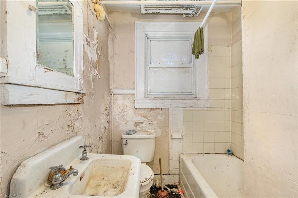 1012 S Main Street Property Photo 38