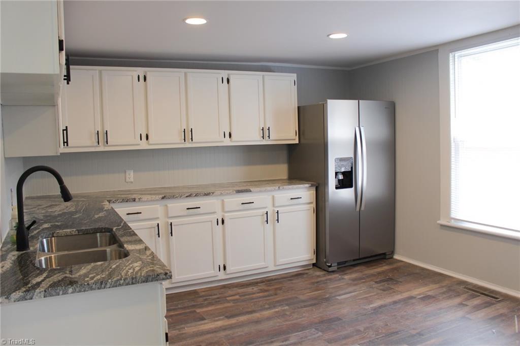 505 S Iredell Avenue Property Photo 2