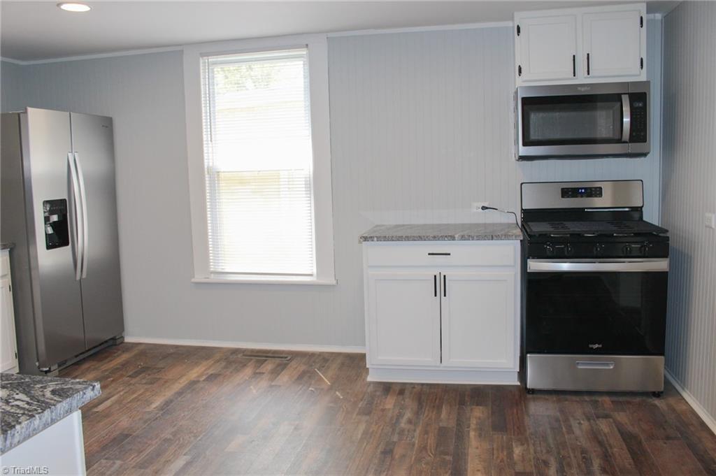 505 S Iredell Avenue Property Photo 3