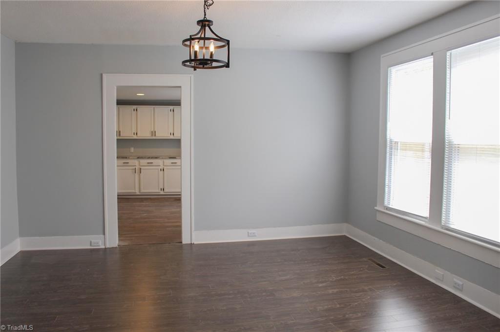 505 S Iredell Avenue Property Photo 6