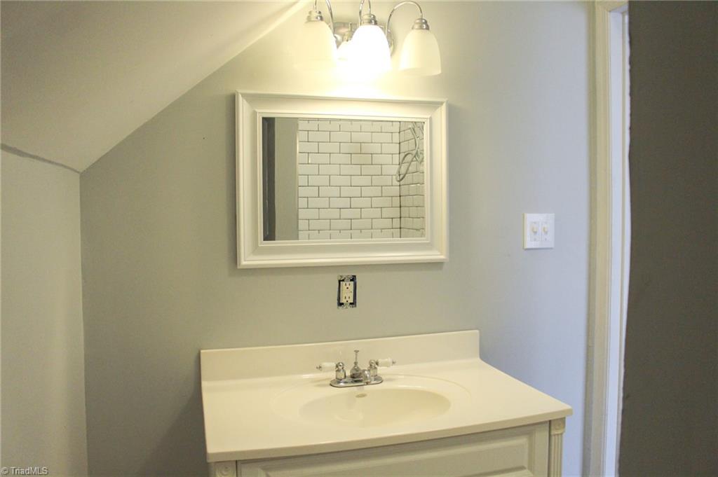 505 S Iredell Avenue Property Photo 15